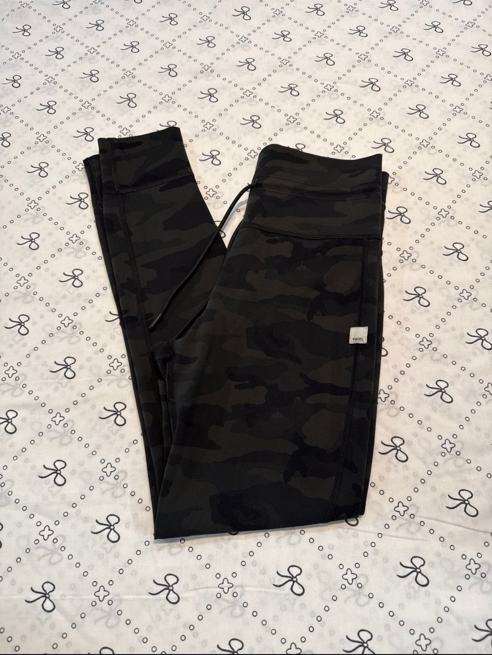 Vuori Green Camo Daily Leggings size Small